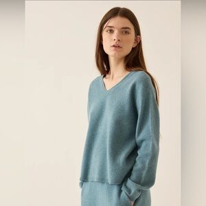Demylee V-Neck Sweater XS